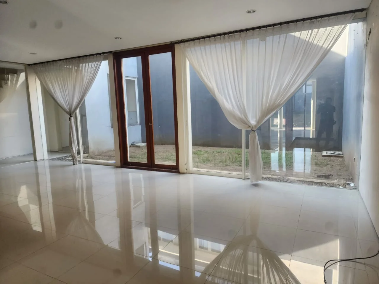 Dijual/Disewakan Apartemen Voila Ciputra World Surabaya Barat - Image 1