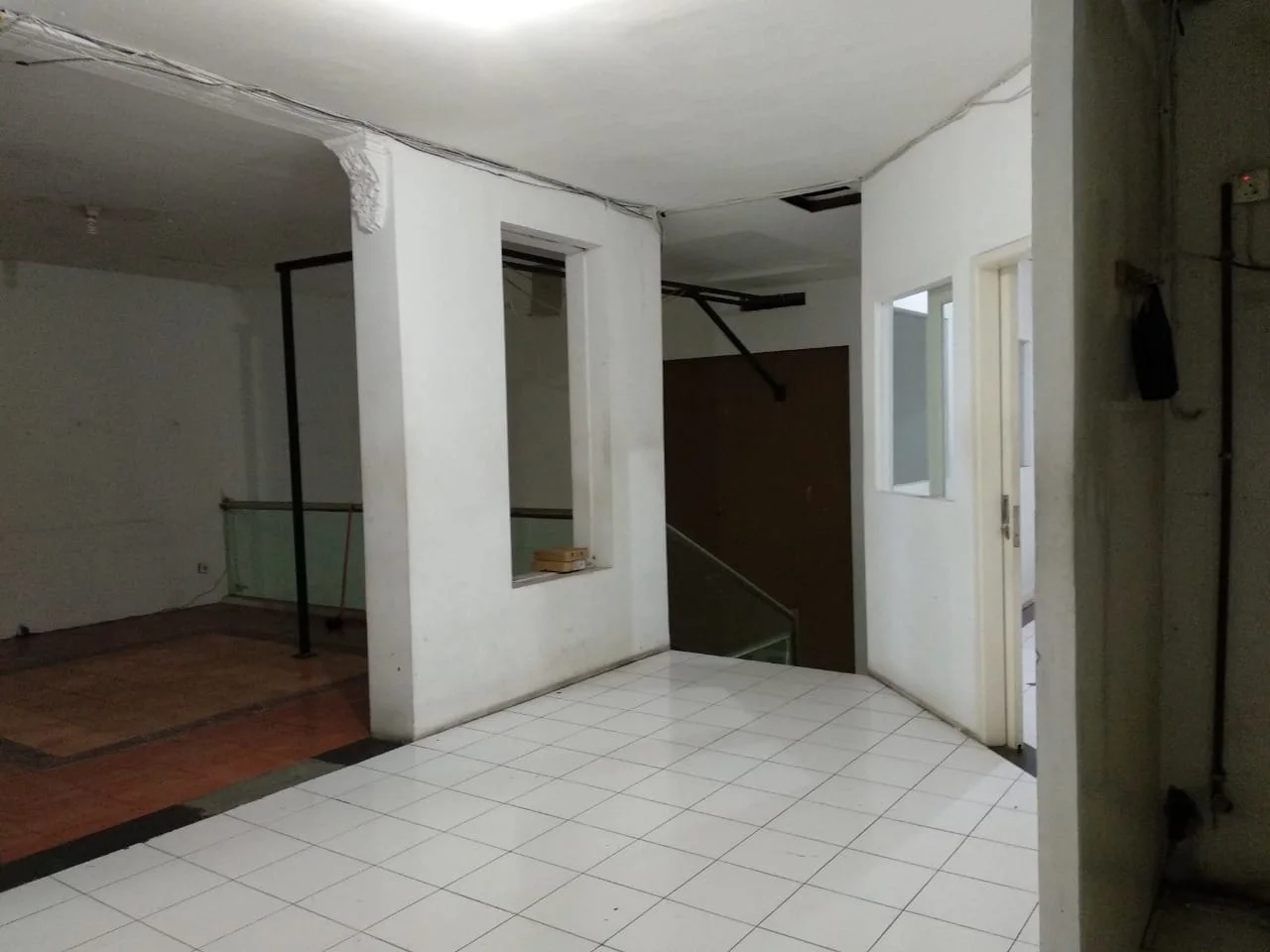 Disewakan Ruko Lokasi Strategis Cocok Untuk Usaha Ngagel Jaya Selatan Surabaya Timur - Thumbnail 3