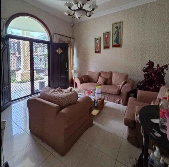 Dijual Rumah Mewah Hook Siap Huni di Villa Royal Pakuwon City Surabaya Timur - Thumbnail 2