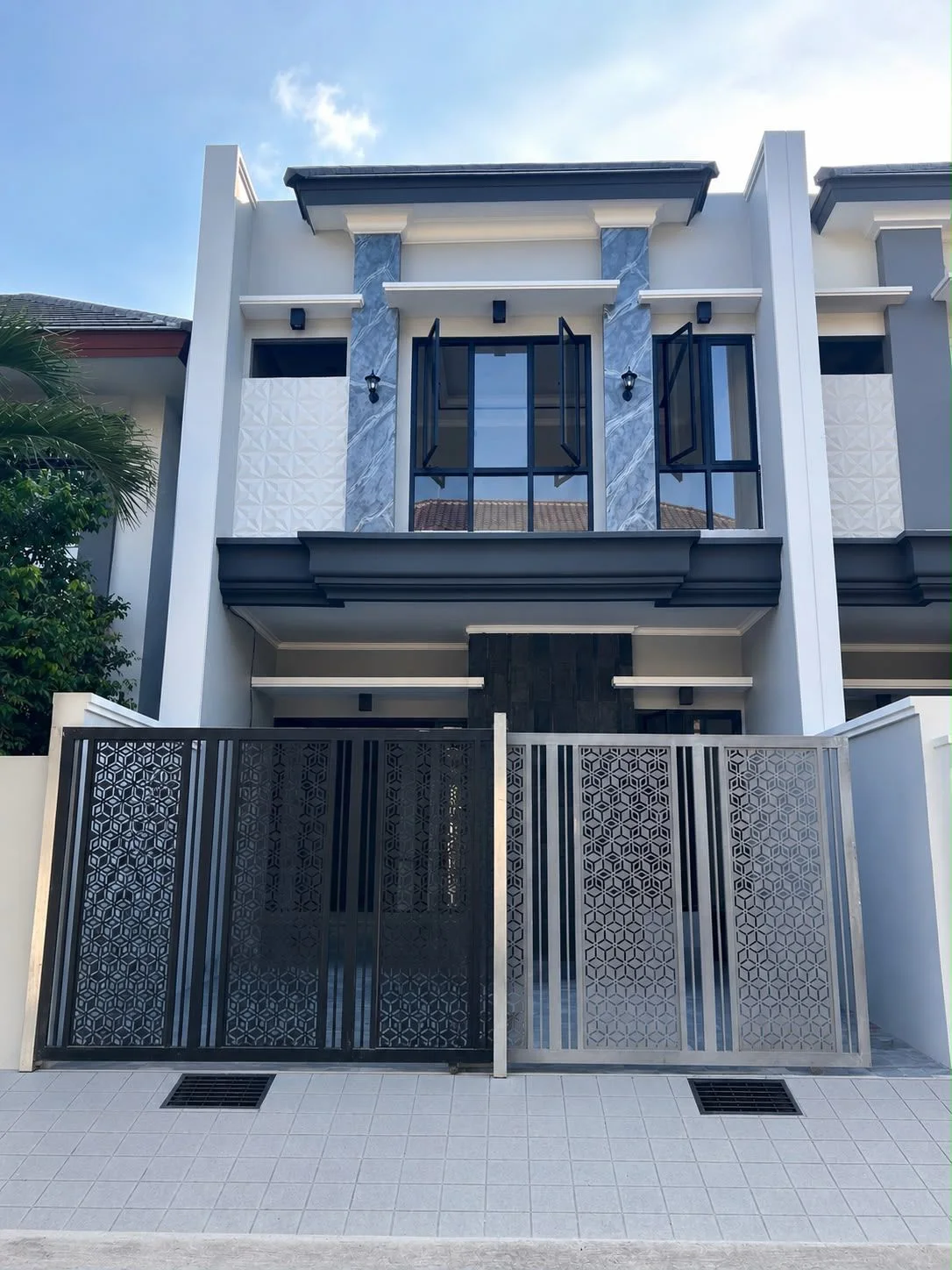Jual Rumah Mewah 2 Lantai Lokasi Dekat Grand Kenjeran di Babatan Pantai Surabaya Timur - Image 1