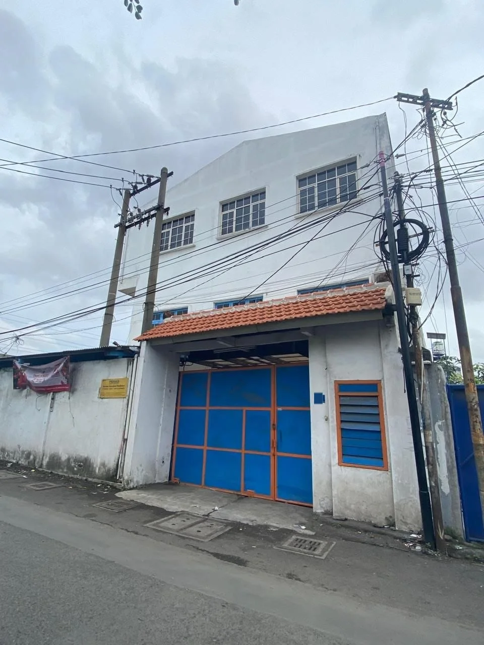 Dijual/Disewakan Gudang Siap Pakai Lokasi Strategis Jalan Simokalangan Surabaya Barat - Image 1