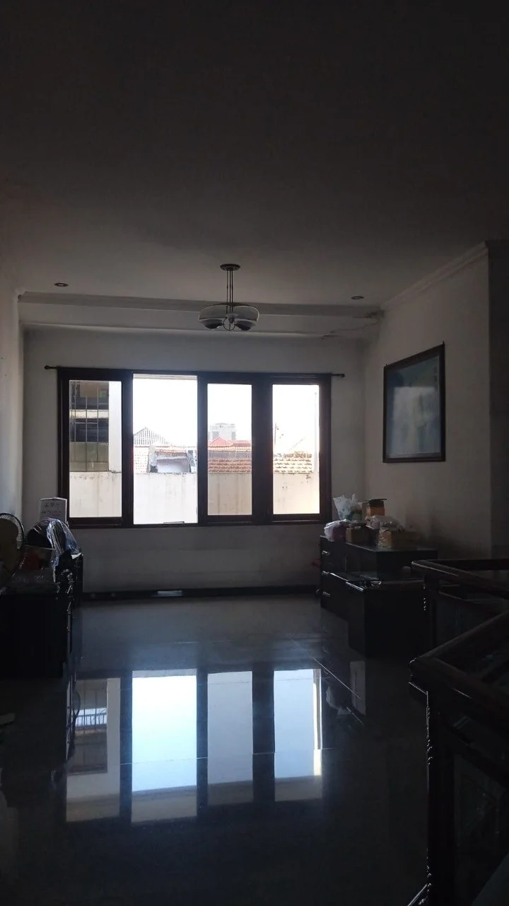 Dijual Rumah Mewah Terawat Furnish Siap Huni di Kawasan Darmo Permai Timur Surabaya Barat - Thumbnail 2