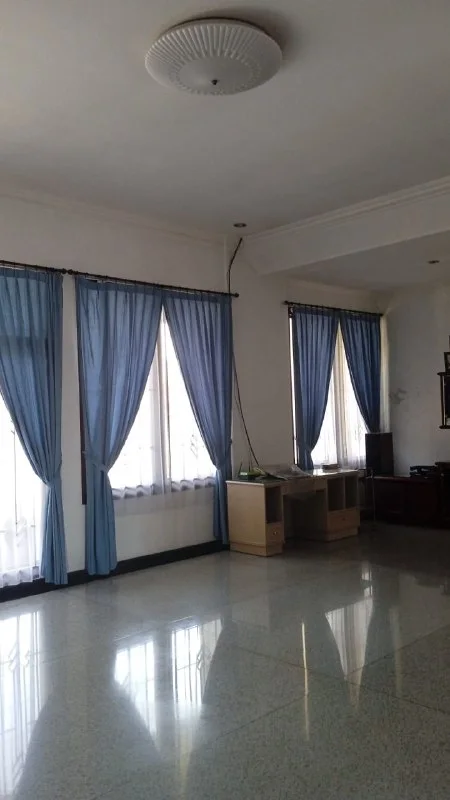 Dijual Rumah Mewah Terawat Furnish Siap Huni di Kawasan Darmo Permai Timur Surabaya Barat - Thumbnail 3
