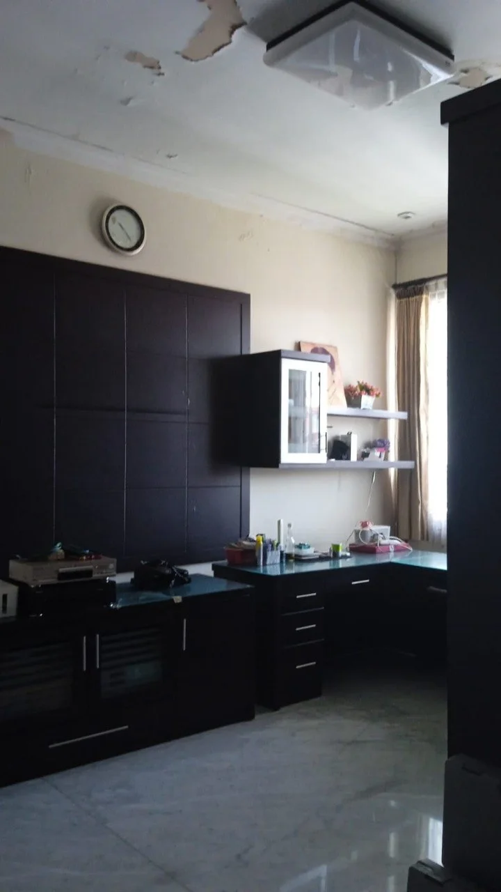 Dijual Rumah Mewah Terawat Furnish Siap Huni di Kawasan Darmo Permai Timur Surabaya Barat - Thumbnail 4