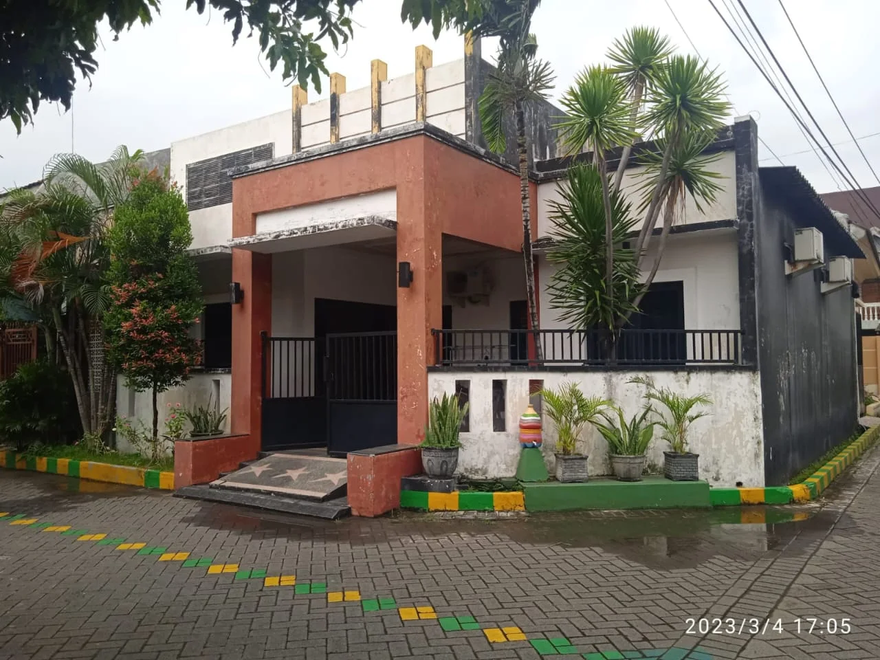 Dijual Rumah Hook Semi Furnished, Kawasan Babatan Indah, Wiyung, Surabaya Barat - Image 1