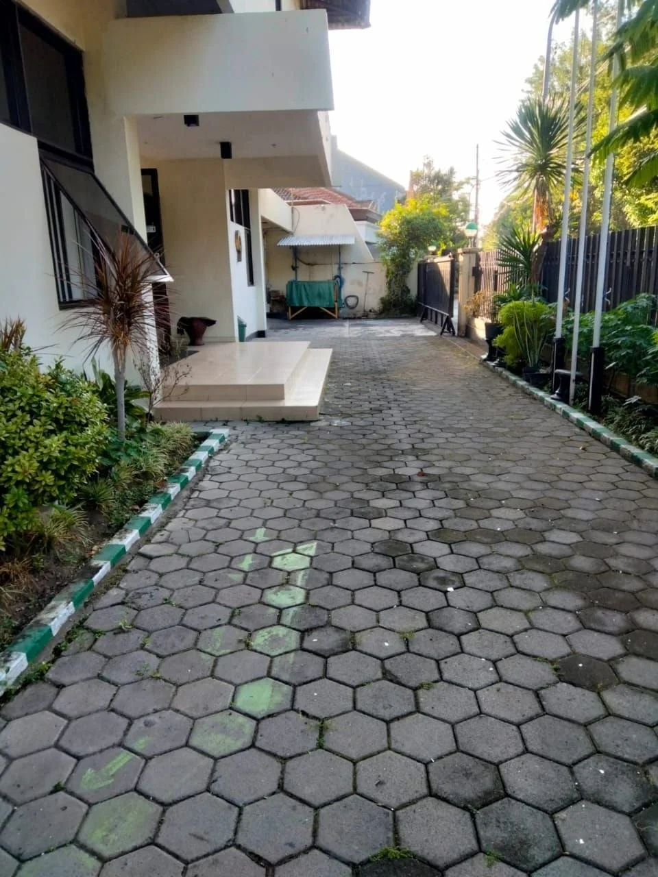 Jual Gedung Kantor 2 Lantai Lokasi Strategis di Raya Sarono Jiwo Surabaya Selatan - Thumbnail 8