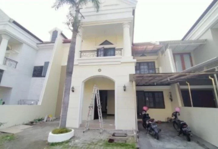 Dijual/Disewakan Rumah Mewah 2 Lantai Lokasi Strategis di Galaxy Royal Palace Surabaya Timur - Image 1
