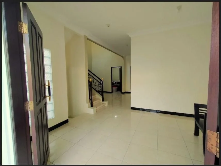Dijual/Disewakan Rumah Mewah 2 Lantai Lokasi Strategis di Galaxy Royal Palace Surabaya Timur - Thumbnail 3