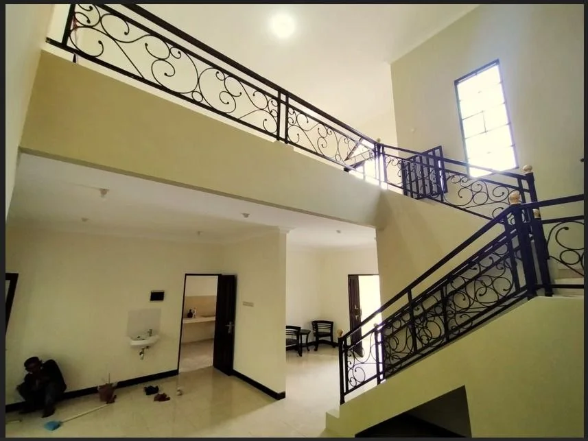 Dijual/Disewakan Rumah Mewah 2 Lantai Lokasi Strategis di Galaxy Royal Palace Surabaya Timur - Thumbnail 6