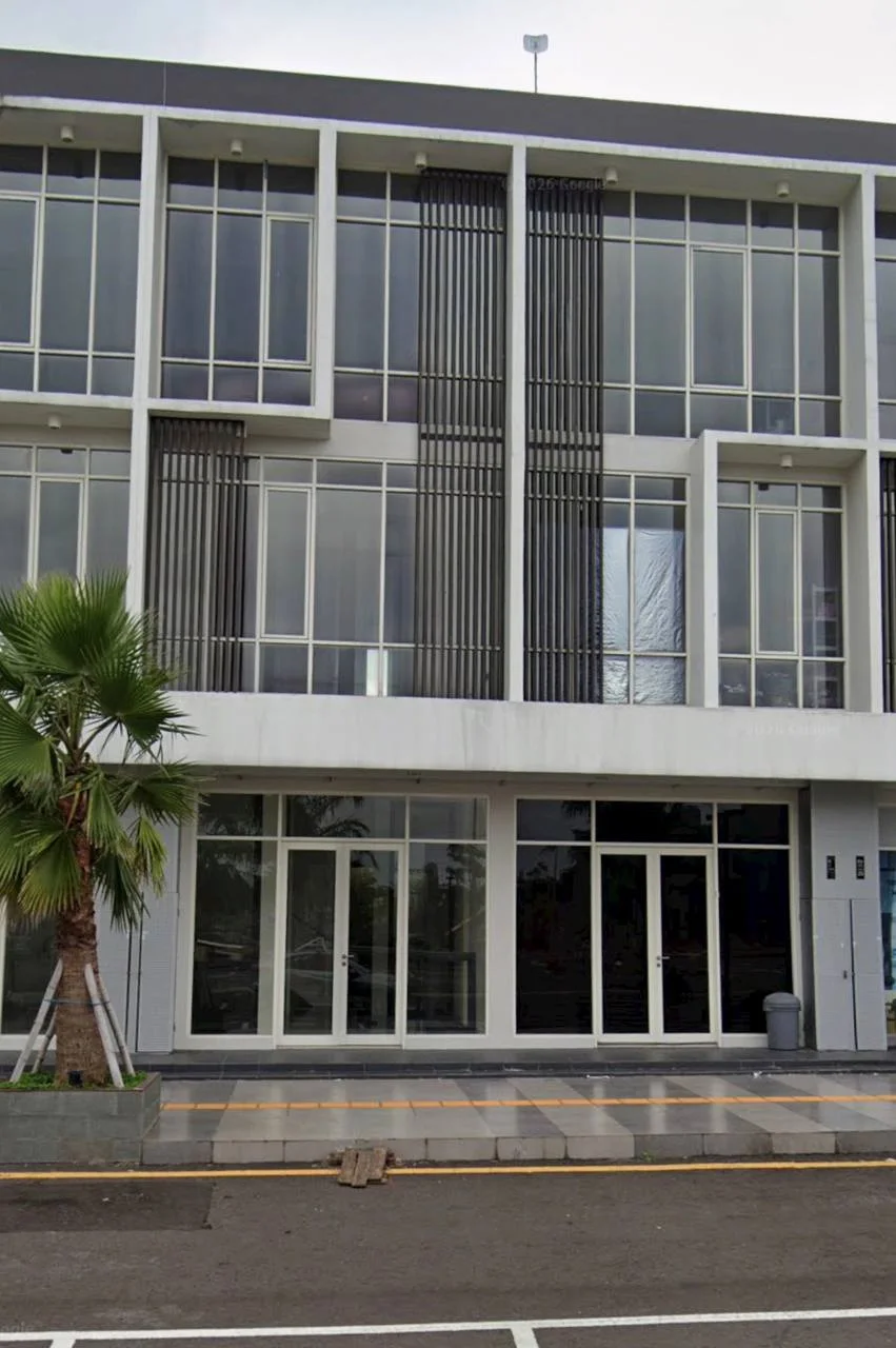 Disewakan Ruko 3 Lantai Lokasi Strategis di Northwest Boulevard Citraland Utara Surabaya Barat - Image 1