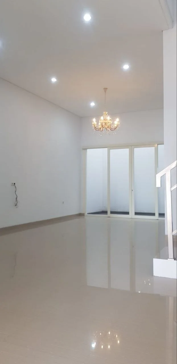 Jual Rumah Mewah Modern Baru Lokasi Premium di Imperial Beach Pakuwon City Surabaya Timur - Thumbnail 2