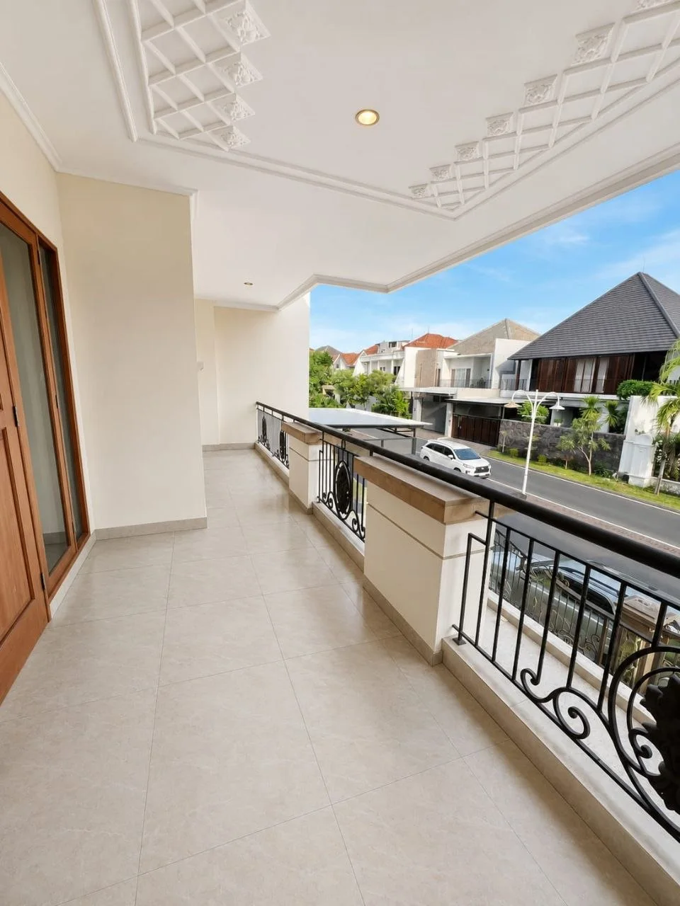 Jual Rumah Sultan 2 Lantai Lokasi Premium di International Village Citraland Surabaya Barat - Thumbnail 8