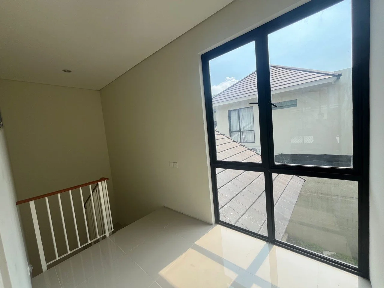 Dijual Rumah Baru 2 Lantai Siap Huni di Kawasan Nortwest Lake Citraland Surabaya Barat - Thumbnail 4