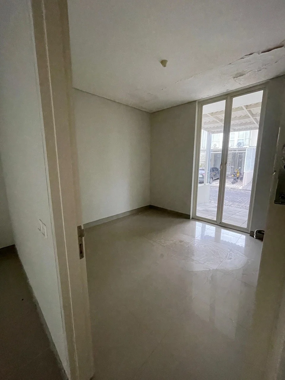 Dijual Rumah Nyaman dan Elegan di Kawasan The GreenLake CitraLand Surabaya Barat - Thumbnail 6