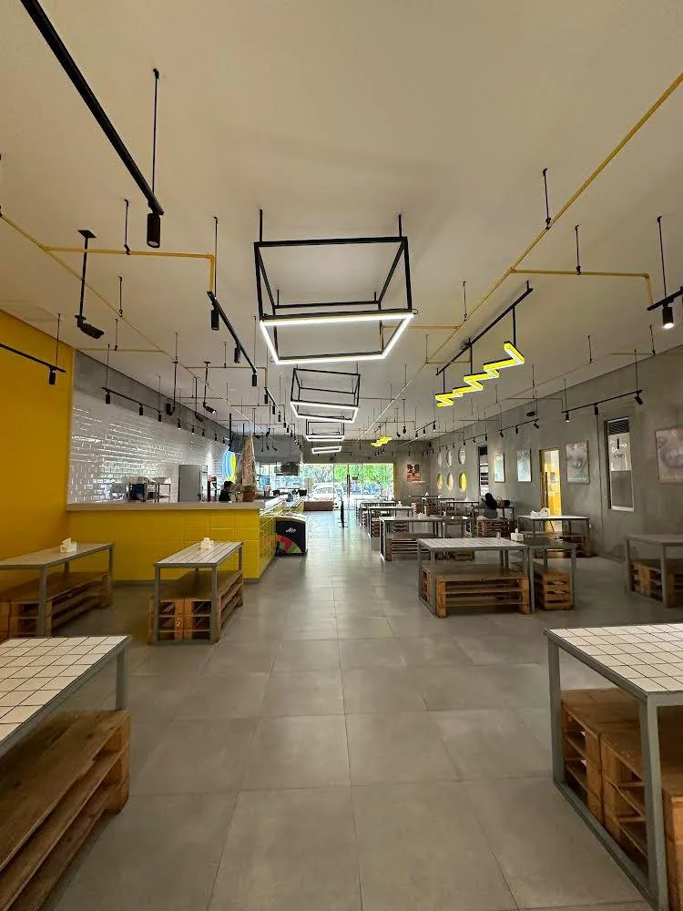 Disewakan Bangunan Bekas Restoran Dengan Lokasi Sangat Strategis di Nol Jalan Raya Nginden, Surabaya Timur - Image 1