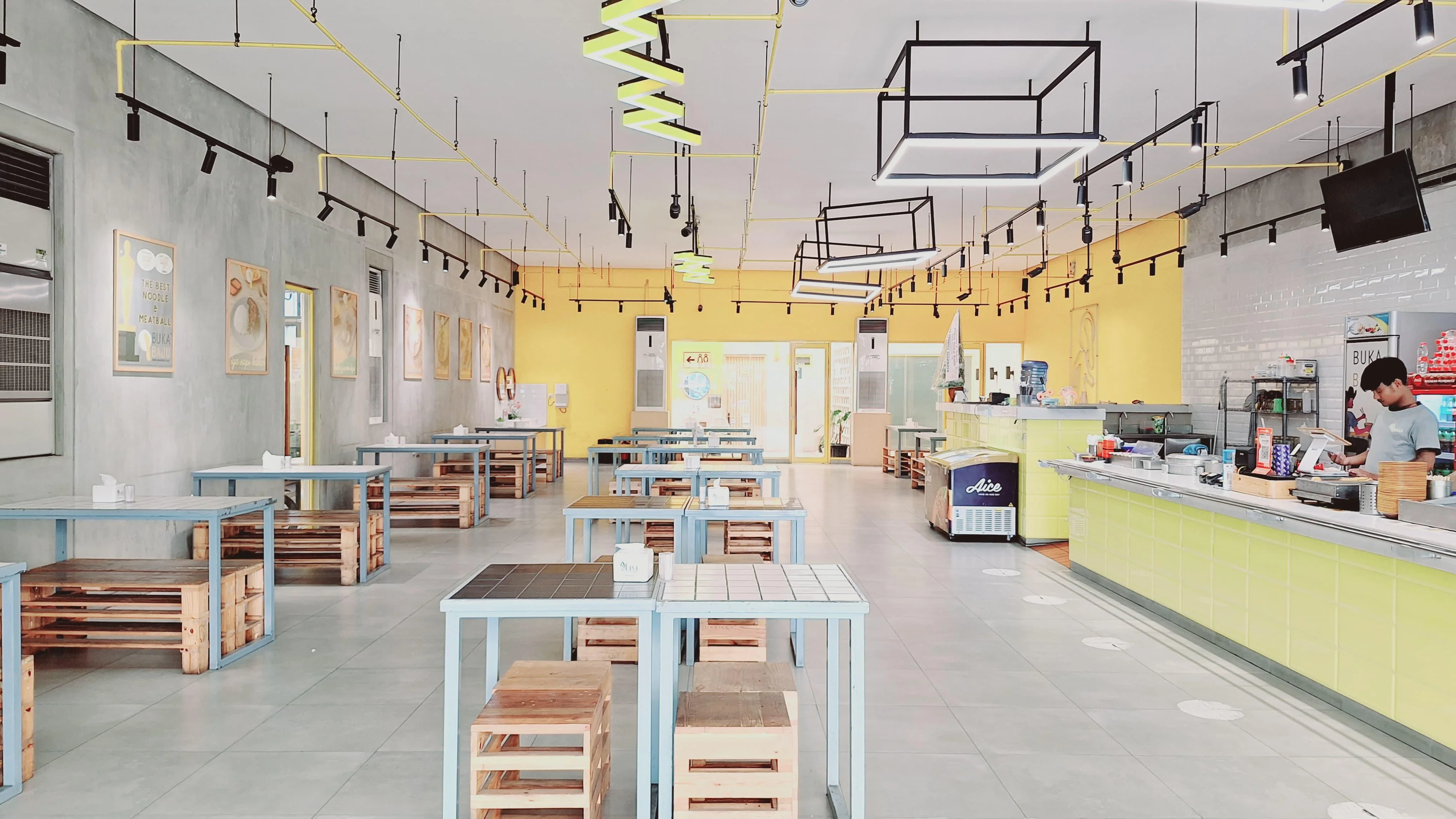 Disewakan Bangunan Bekas Restoran Dengan Lokasi Sangat Strategis di Nol Jalan Raya Nginden, Surabaya Timur - Thumbnail 3