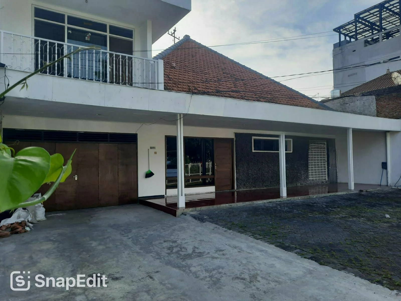 Dijual/Disewakan Rumah Strategis Nol Jalan Raya Indragiri, Surabaya Barat - Image 1