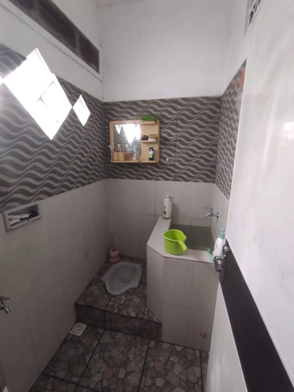 Dijual Rumah 2 Lantai Lokasi Ramai & Dekat MERR di Karang Empat Besar, Tambaksari, Surabaya Timur - Thumbnail 2