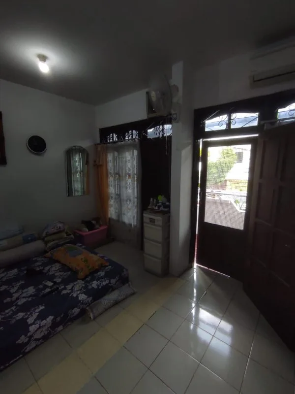 Dijual Rumah 2 Lantai Lokasi Ramai & Dekat MERR di Karang Empat Besar, Tambaksari, Surabaya Timur - Thumbnail 5