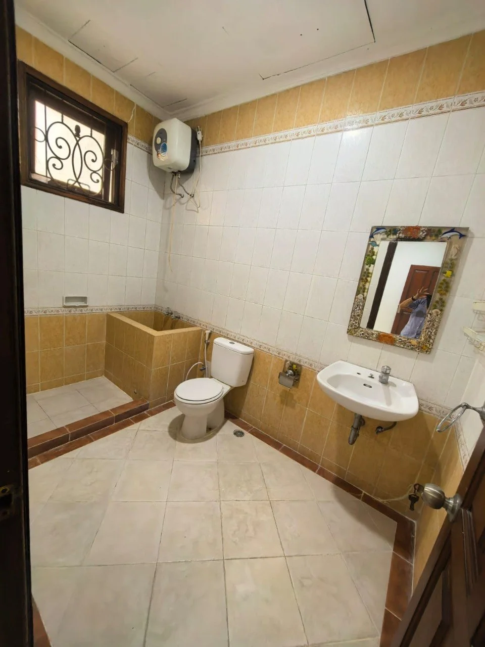 Dijual/Disewakan Rumah Mewah Nyaman di Kawasan Villa Bukit Mas Monaco Surabaya Barat - Thumbnail 3