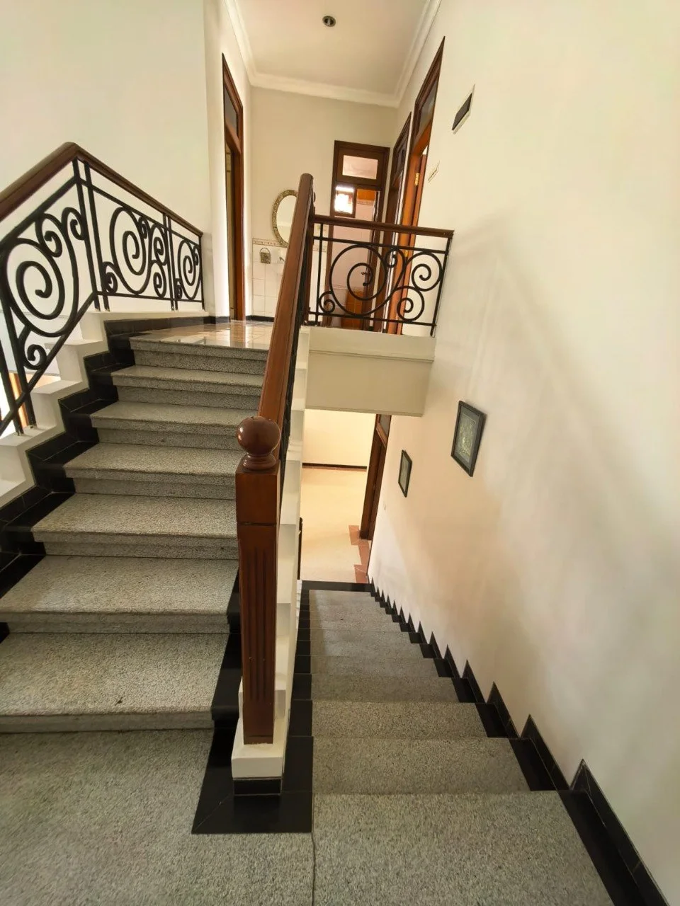 Dijual/Disewakan Rumah Mewah Nyaman di Kawasan Villa Bukit Mas Monaco Surabaya Barat - Thumbnail 4