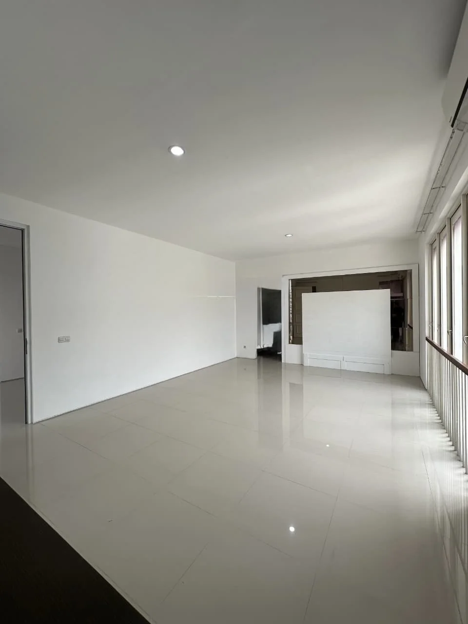 Dijual Rumah Modern Minimalis Cluster Depan Dekat Pakuwon Indah & Graha Famili Citraland Surabaya Barat - Thumbnail 3