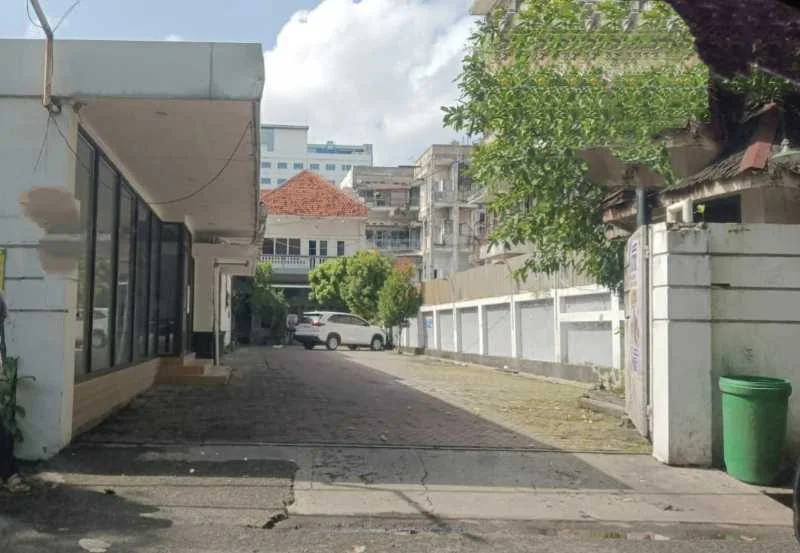 Sewa Rumah Komersial di Jalan Irian Barat Surabaya Pusat - Image 1
