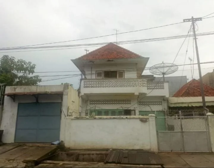 Jual Rumah 2 Lantai Cocok Untuk Usaha Lokasi Strategis di Gembong Tebasan Surabaya Utara - Image 1