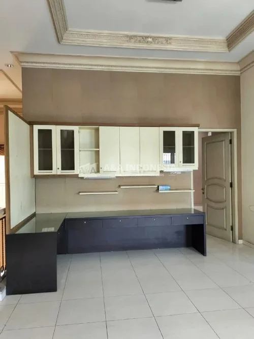 Disewakan Rumah Mewah 2 Lantai di Kawasan Raya Ballerina International Village Surabaya Barat - Thumbnail 6