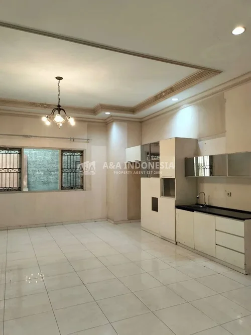 Disewakan Rumah Mewah 2 Lantai di Kawasan Raya Ballerina International Village Surabaya Barat - Thumbnail 9