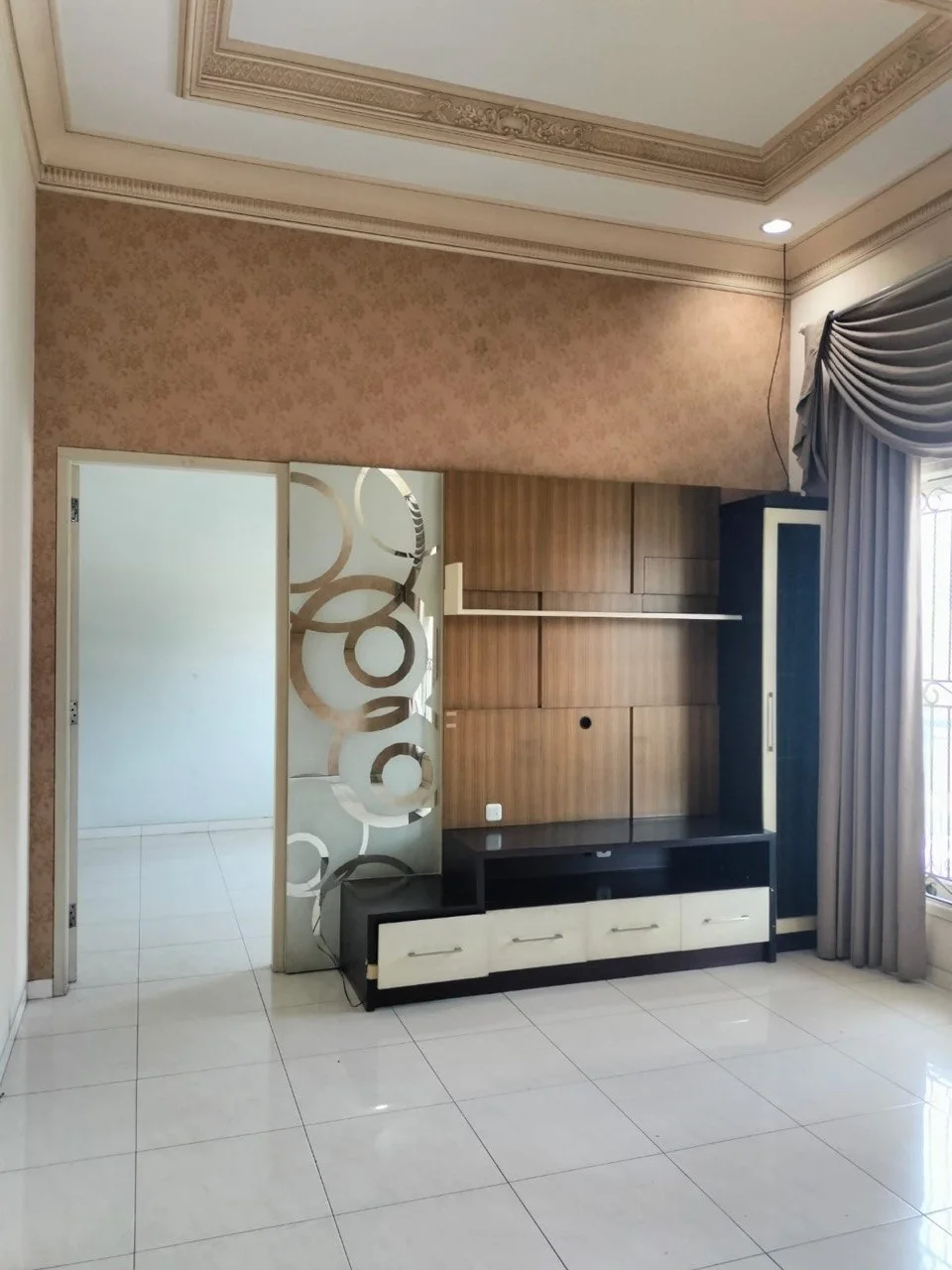 Disewakan Rumah Mewah 2 Lantai di Kawasan Raya Ballerina International Village Surabaya Barat - Thumbnail 6
