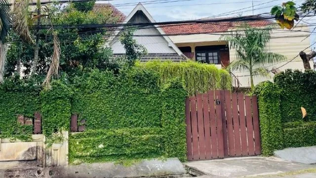 Dijual Rumah Mewah 2 Lantai Dekat Stasiun Gubeng & UNAIR di Pacar Keling, Tambaksari, Surabaya Timur - Image 1