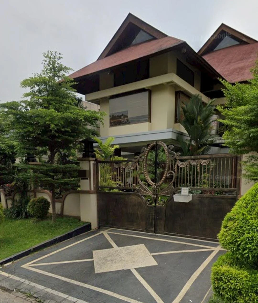 Jual Murah Lelang Rumah Sultan Lokasi Premium Bukit Darmo Golf Surabaya Barat - Image 1