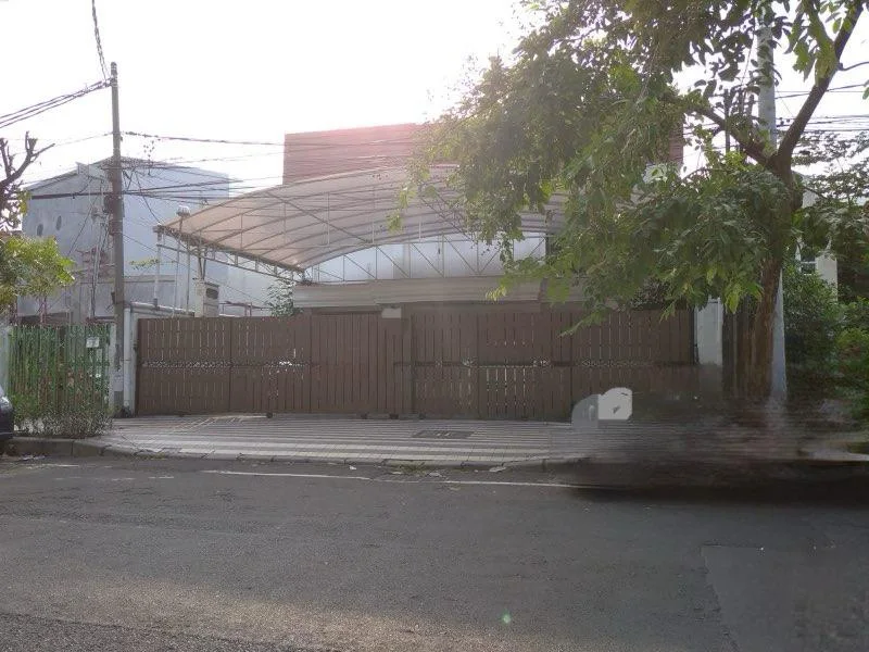Disewakan Rumah 5BR Lokasi Strategis Premium Cocok Untuk Usaha di Jalan Sriwijaya Surabaya Pusat - Image 1
