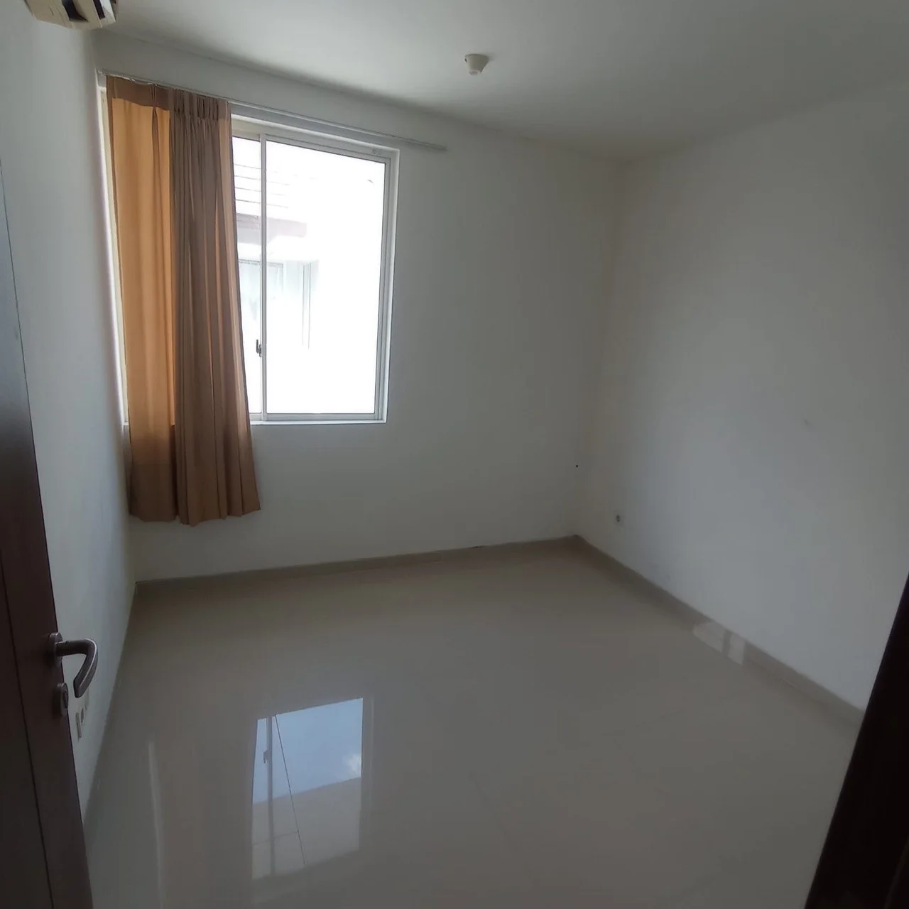 Disewakan Rumah Bagus Graha Natura Surabaya Barat - Thumbnail 2