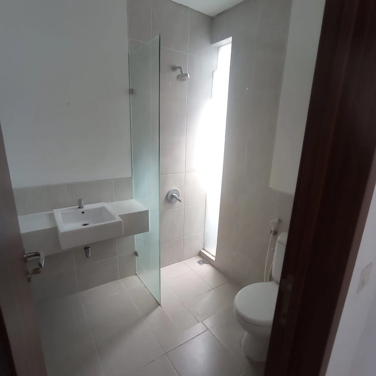 Disewakan Rumah Bagus Graha Natura Surabaya Barat - Thumbnail 7