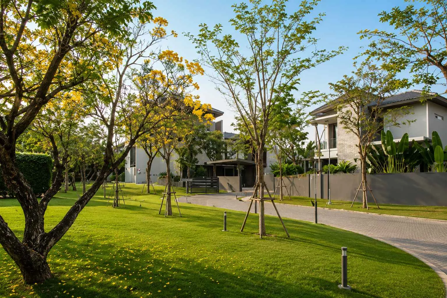 Dijual Rumah Baru Premium di The Sonoma Dian Istana Surabaya Barat - Thumbnail 2