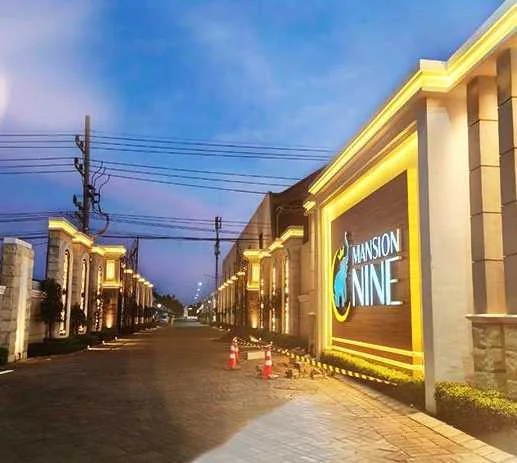 Dijual Rumah Baru Posisi Hook di South Houston Mansion Nine Surabaya Barat