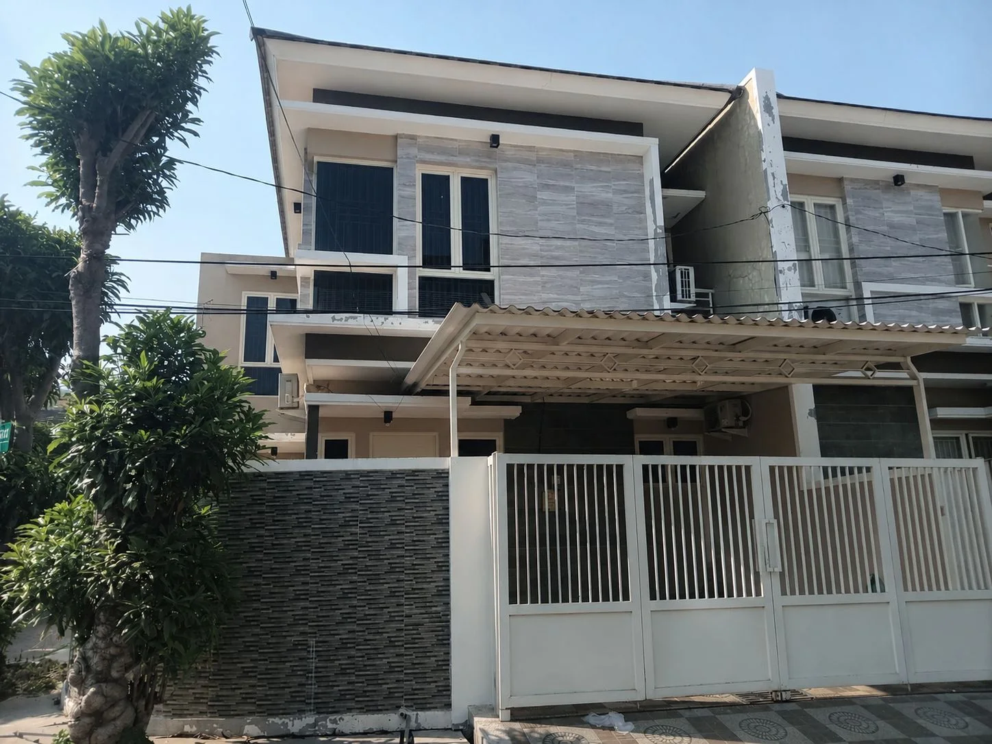 Jual Rumah 2 Lantai Hook Lokasi Strategis di Bhaskara Selatan Surabaya Timur - Image 1