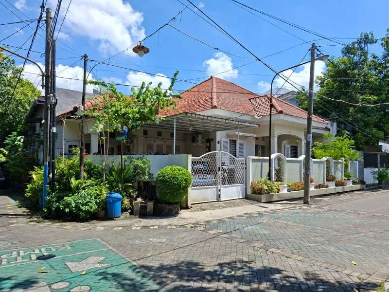 Dijual Rumah Posisi Hook di Kawasan Jalan Tangkuban Perahu Surabaya Pusat - Image 1
