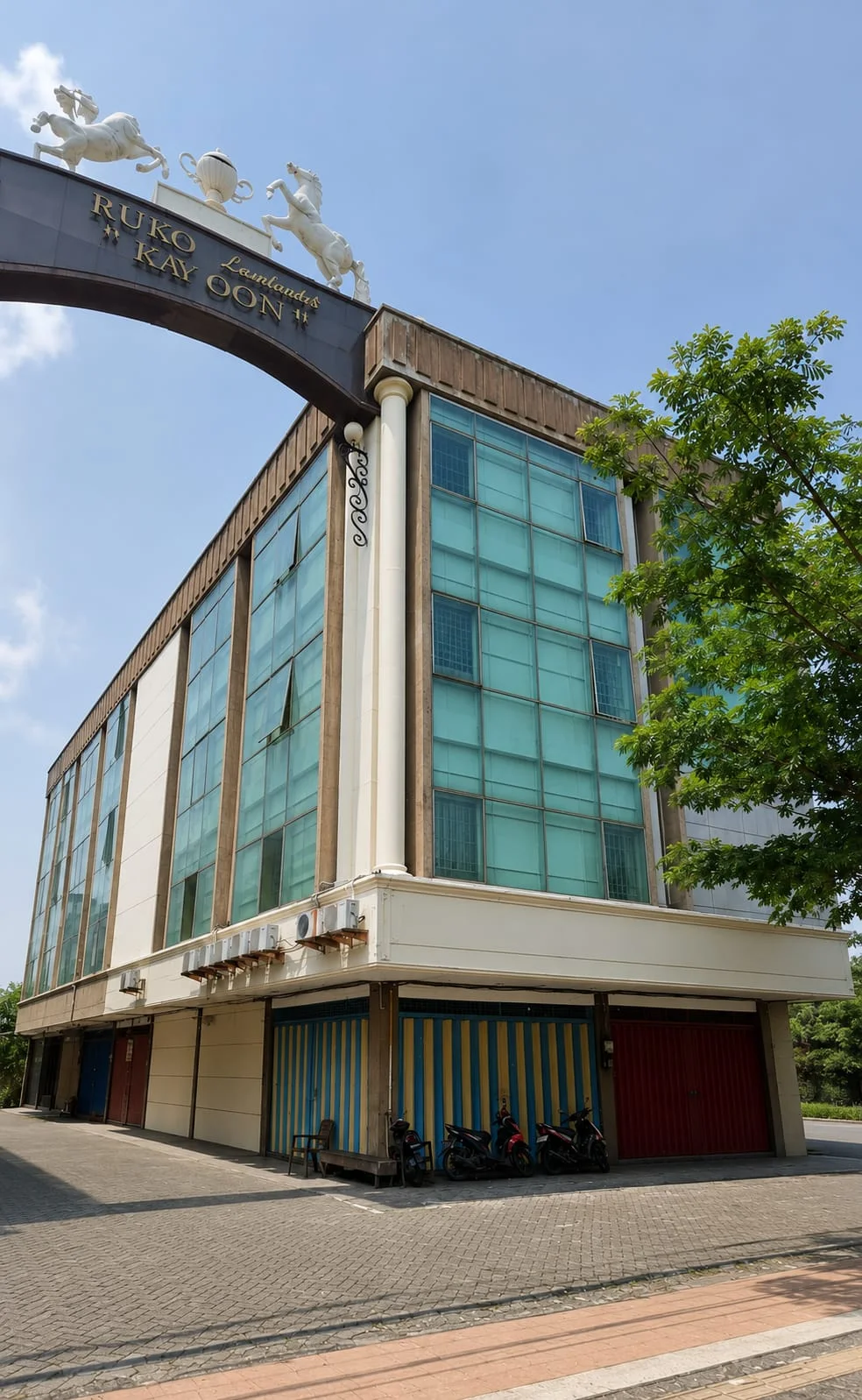 Jual/Sewa Ruko 4 Lantai Pusat Kota Lokasi Strategis di Kayoon Landmark Surabaya Pusat - Image 1