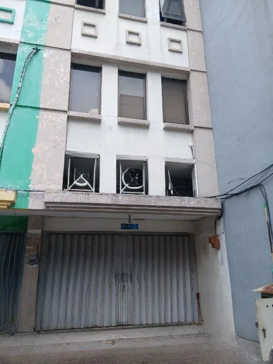Dijual Ruko 3 Lantai di Kawasan Pertokoan Jagir Surabaya Selatan - Image 1