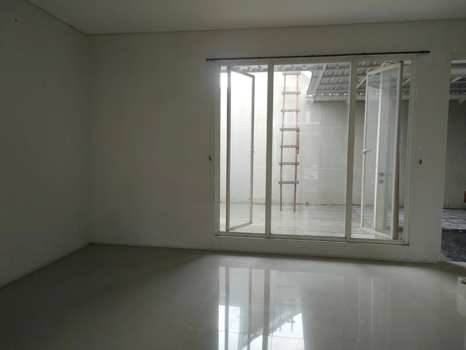 Disewakan Rumah Siap Huni Northwest Park Citraland Surabaya Barat