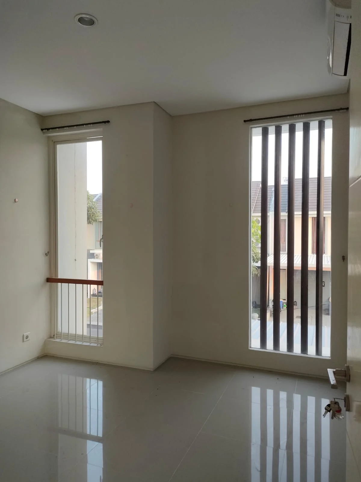 Disewakan Rumah Siap Huni Northwest Park Citraland Surabaya Barat - Thumbnail 3