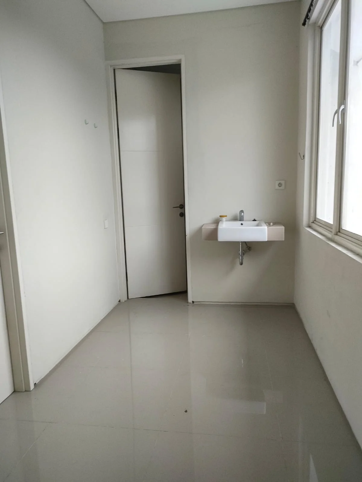 Disewakan Rumah Siap Huni Northwest Park Citraland Surabaya Barat - Thumbnail 6