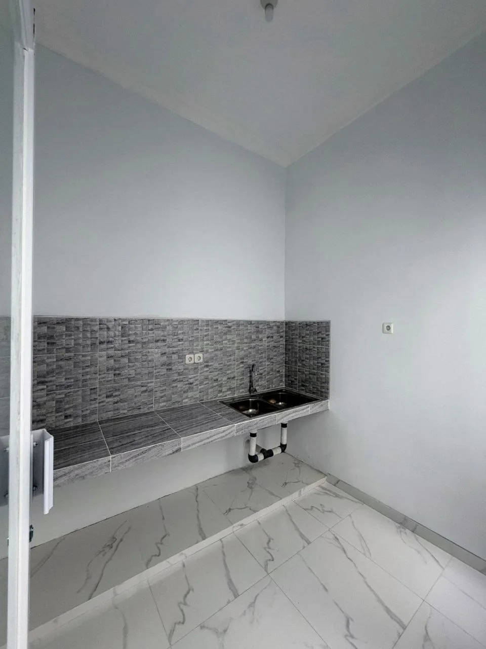 Dijual Rumah Baru Gress 2 Lantai Modern Minimalis Bukit Palma Surabaya Timur - Thumbnail 2