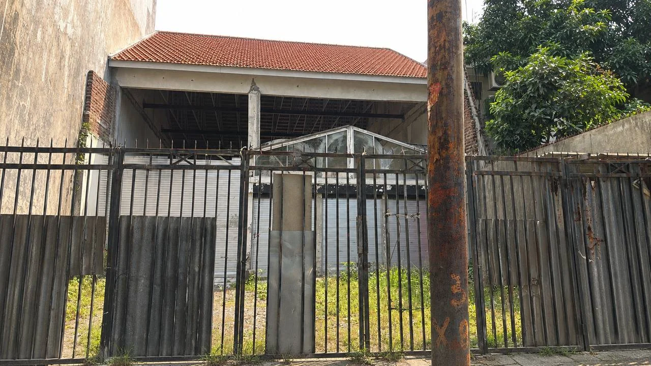 Disewakan Rumah Usaha Komersial Area Premium di Raya Darmo Permai Surabaya Barat - Image 1