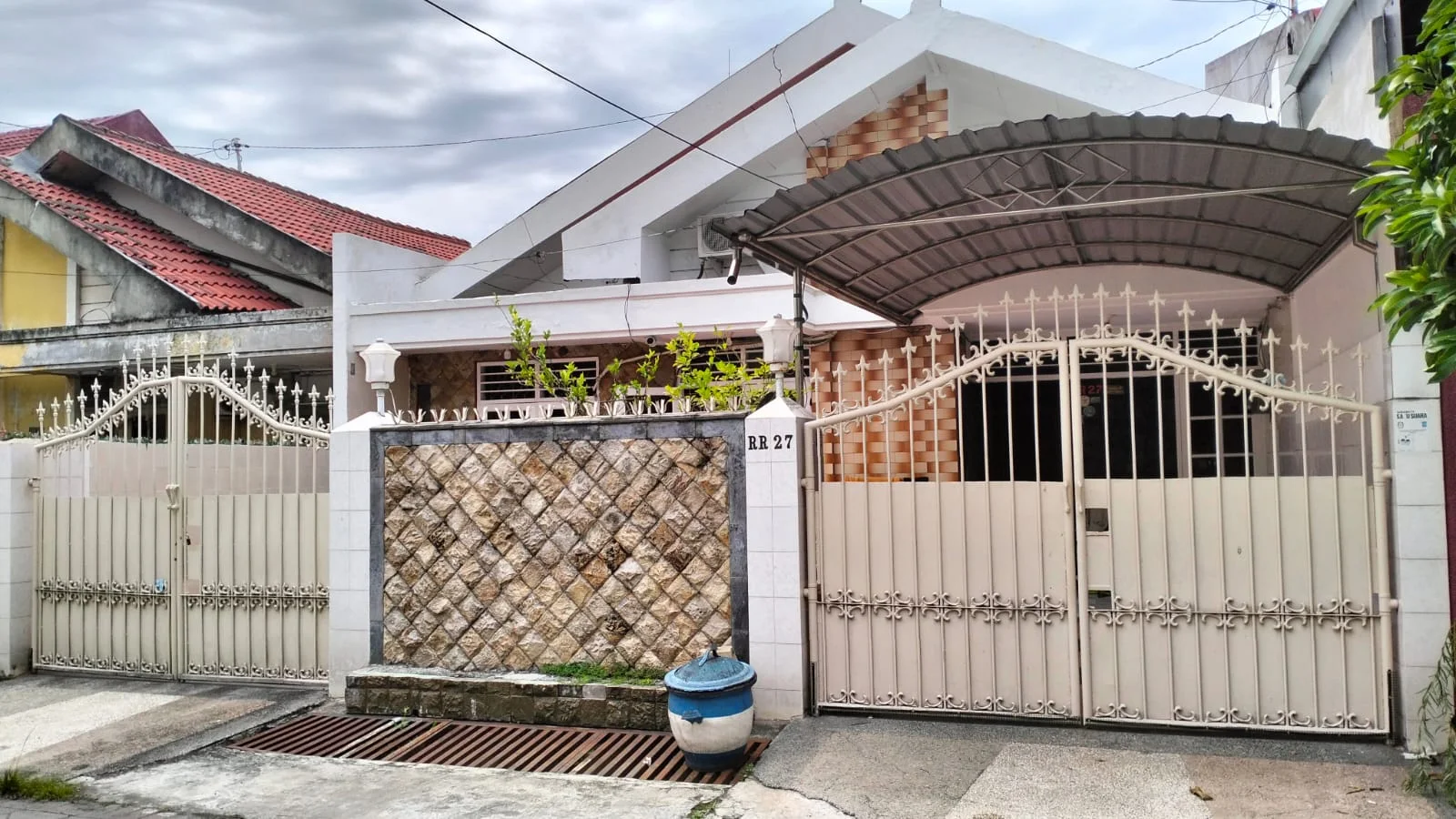 Dijual Rumah di Daerah Darmo Harapan Indah Surabaya Barat - Image 1
