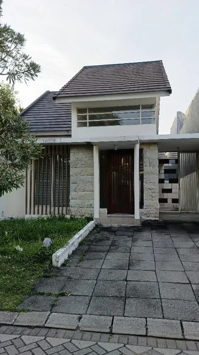 Dijual Rumah Siap Huni di Green Hill Citraland Surabaya Barat - Image 1