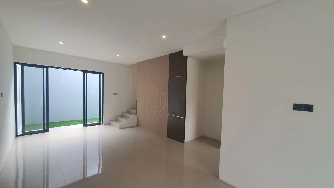 Dijual Rumah Modern Minimalis Kondisi New Gres di Kawasan Bukit Palma, Citraland Utara Surabaya Barat - Thumbnail 2